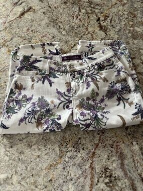Gloria Vanderbilt White Jeans with Navy and Lavender Floral Print